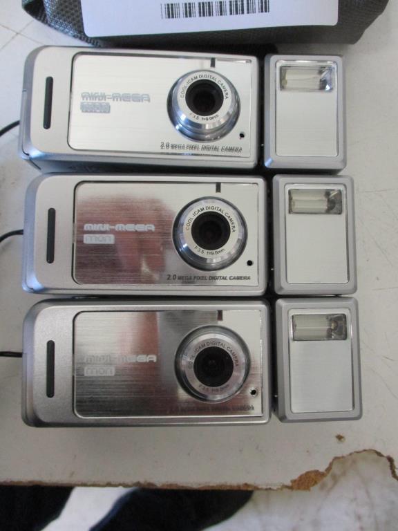(3) WWl Mini Mega 2.0mp Digital Camera w/ Case.