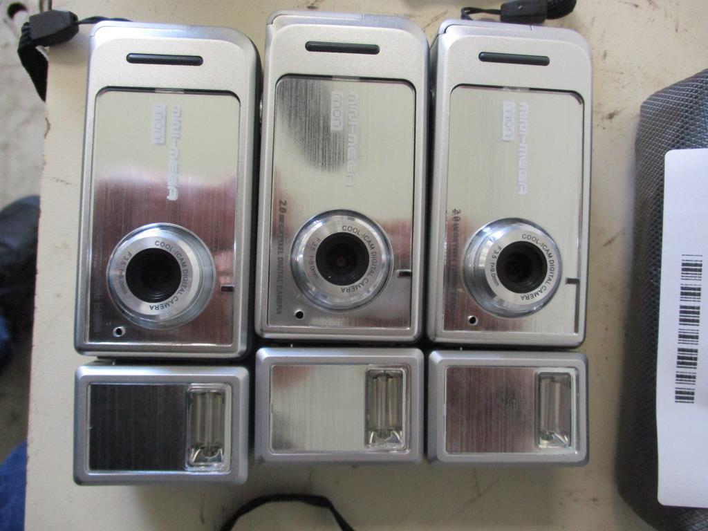(3) WWl Mini Mega 2.0mp Digital Camera w/ Case.