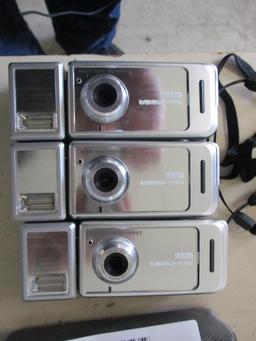 (3) WWl Mini Mega 2.0mp Digital Camera w/ Case.