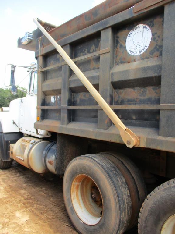 2001 Mack RD688S Dump Truck.