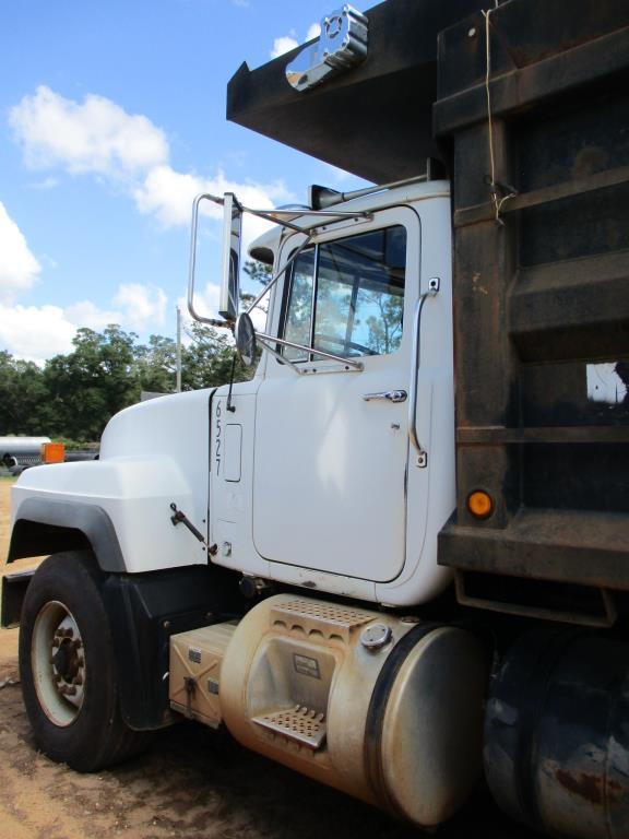 2001 Mack RD688S Dump Truck.