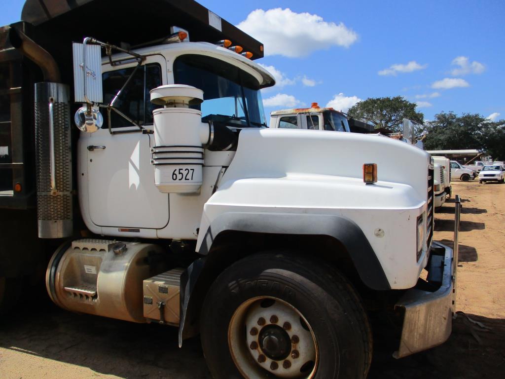 2001 Mack RD688S Dump Truck.