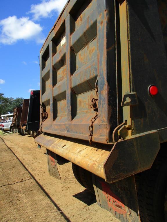 2001 Mack RD688S Dump Truck.