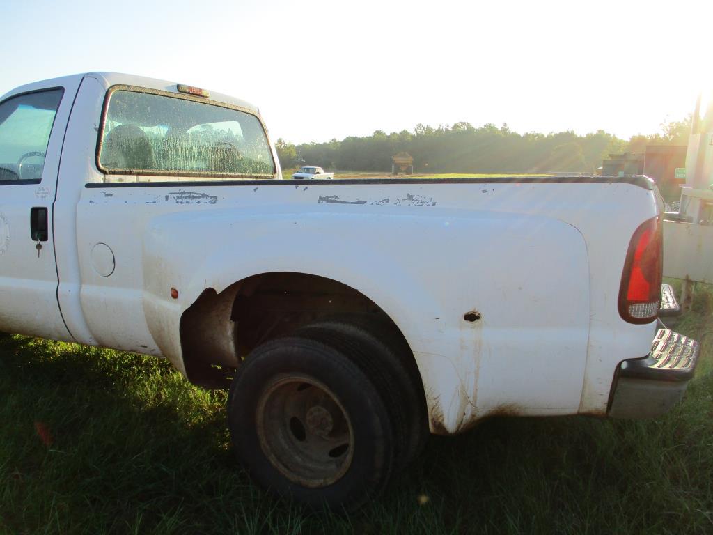 2002 Ford F-350 XL Pickup Truck.