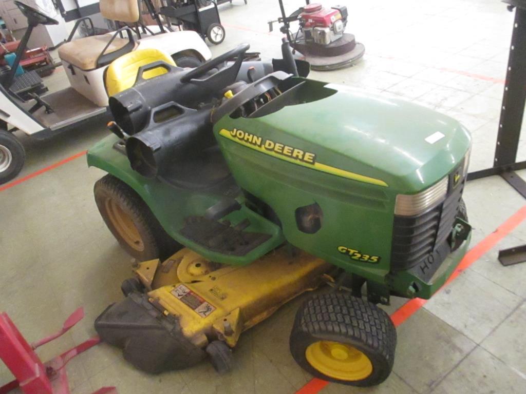 John Deere GT235 Riding Mower