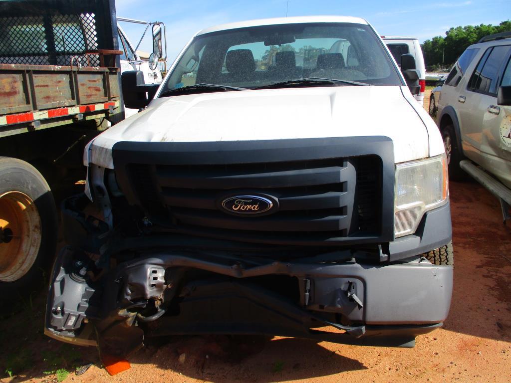 2012 Ford F-150  XL 4WD Pickup Truck.