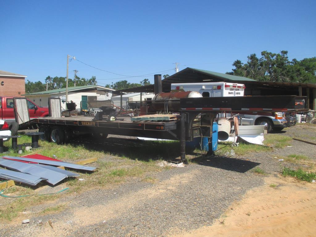 22 Foot 5th Wheel Gooseneck Trailer.