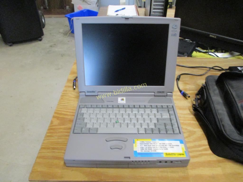 Toshiba Satellite 220CDS Laptop Computer.