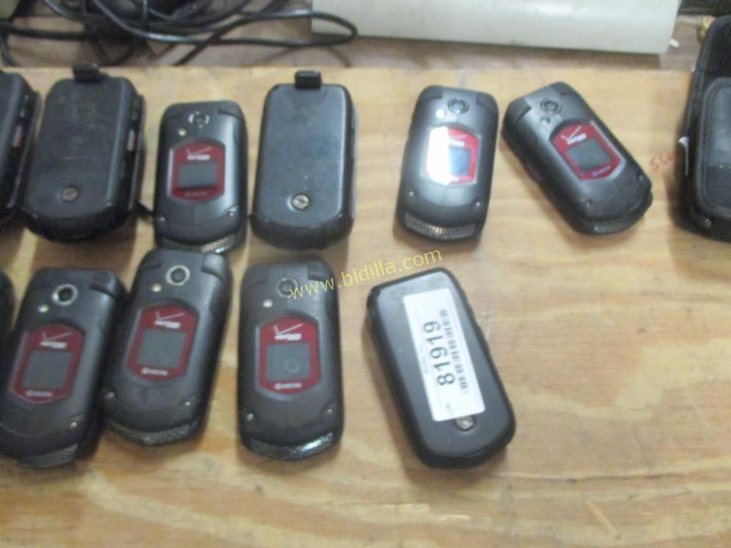 (15) Kyocera Flip Phones