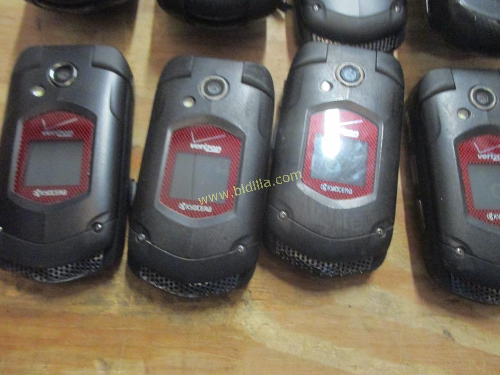 (15) Kyocera Flip Phones