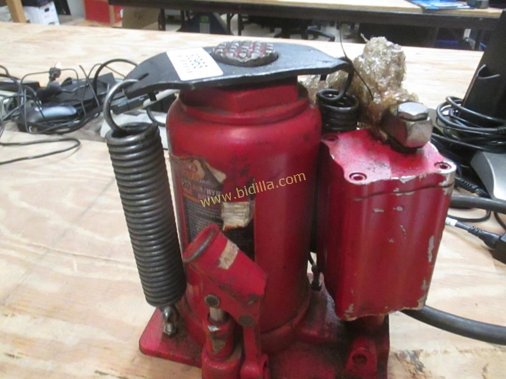 Big Red 20 Ton Air/Hydraulic Bottle Jack