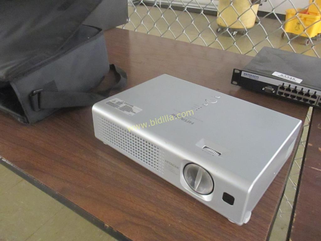 Hitachi CP-RS55 LCD Projector in Case