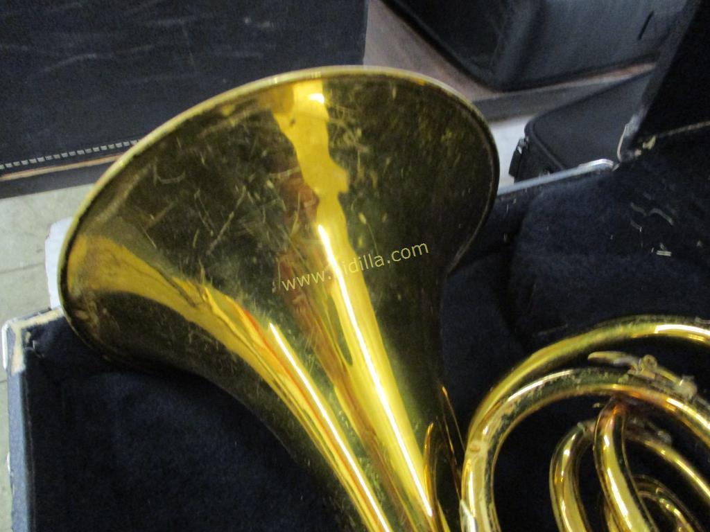 King Marching French Horn w/ Case.