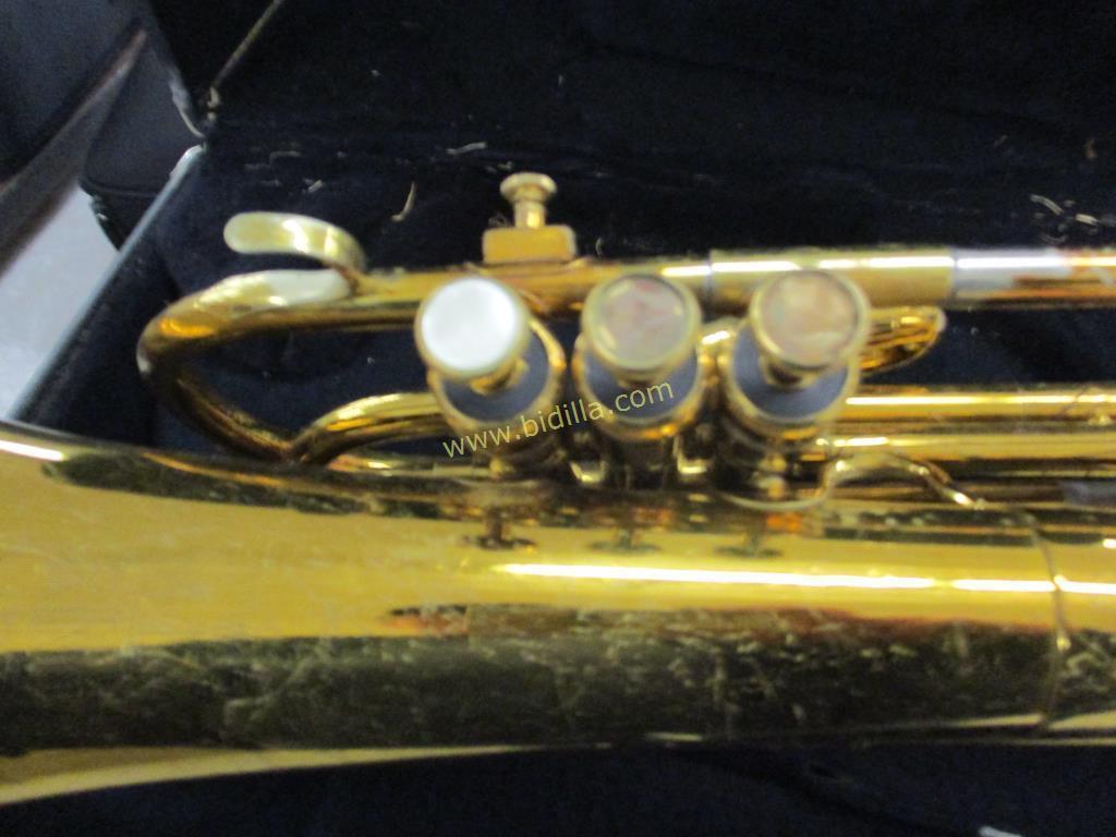 King Marching French Horn w/ Case.