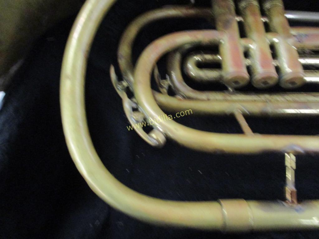 King Marching French Horn w/ Case.