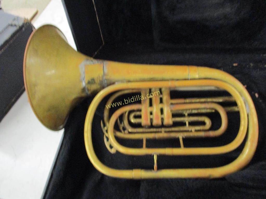 King Marching French Horn w/ Case.