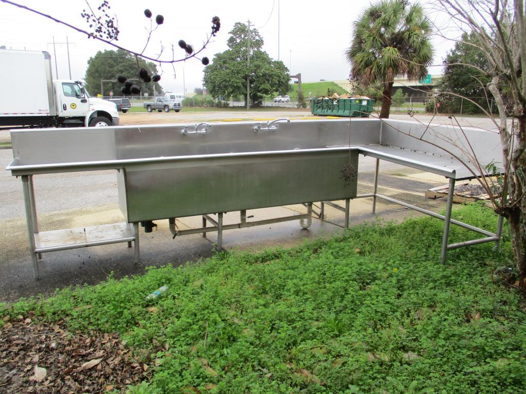 Stainless Steel 3 Compartment Sink.