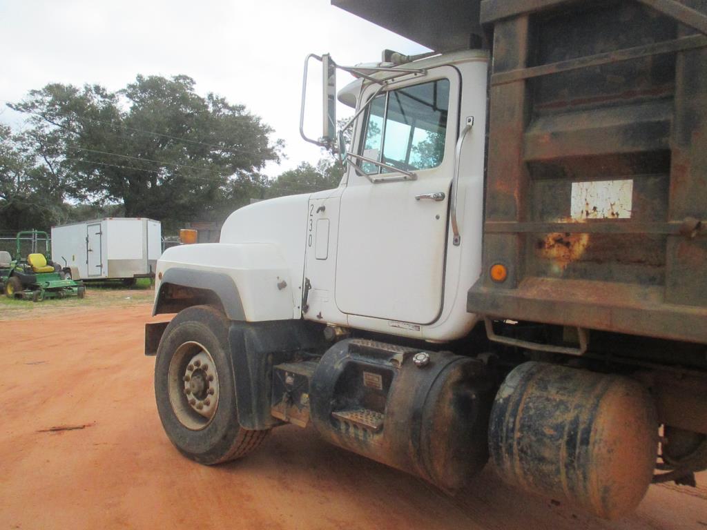 2000 Mack RD690S Dump Truck.