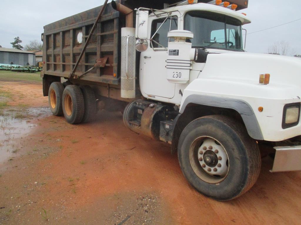 2000 Mack RD690S Dump Truck.