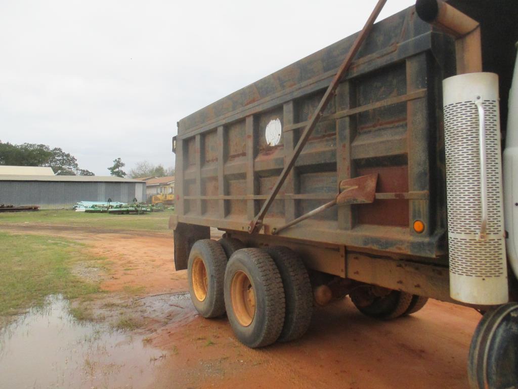 2000 Mack RD690S Dump Truck.