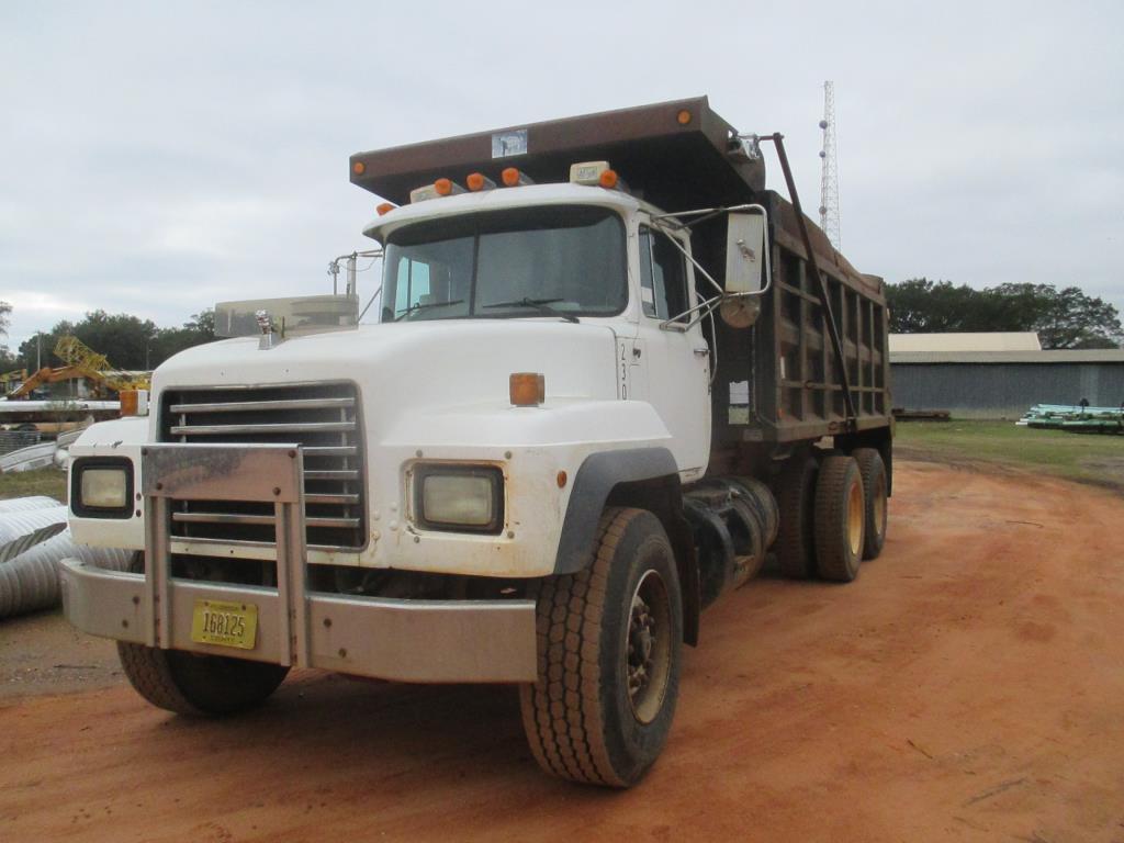 2000 Mack RD690S Dump Truck.