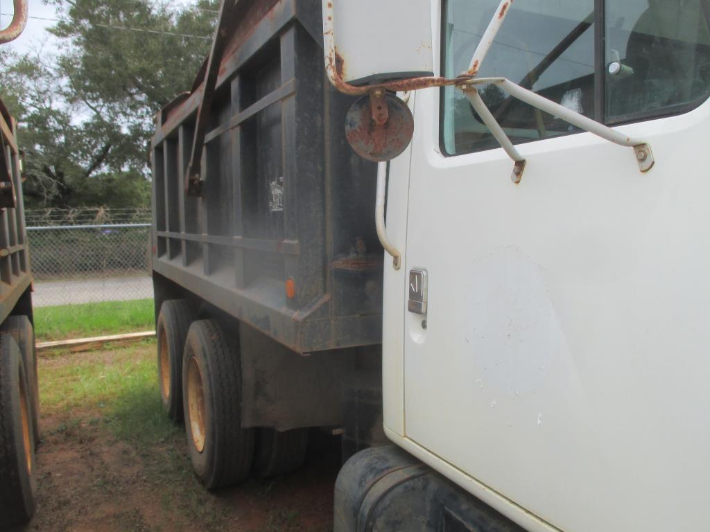 1998 International 4900 Dump Truck.