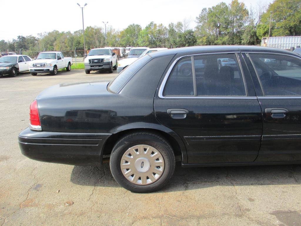 2008 Ford Crown Victoria 4DR Sedan.