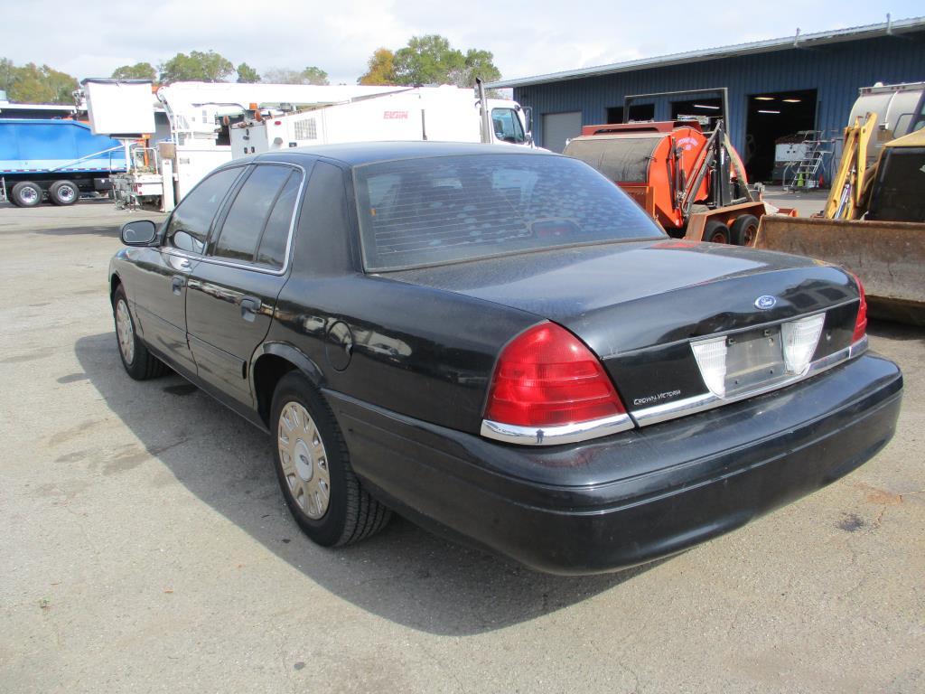 2008 Ford Crown Victoria 4DR Sedan.