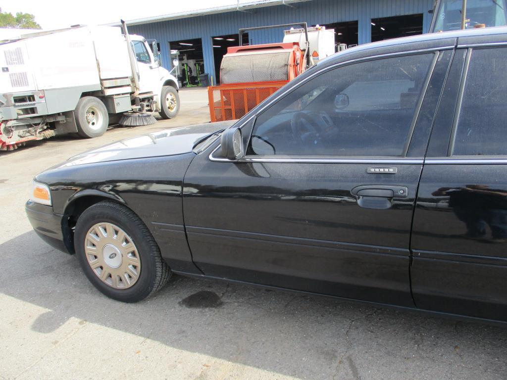 2008 Ford Crown Victoria 4DR Sedan.