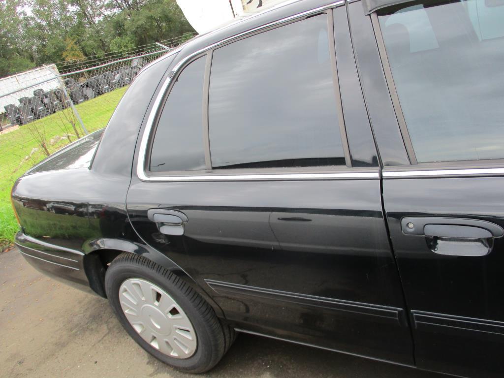 2009 Ford Crown Victoria 4 DR Sedan.