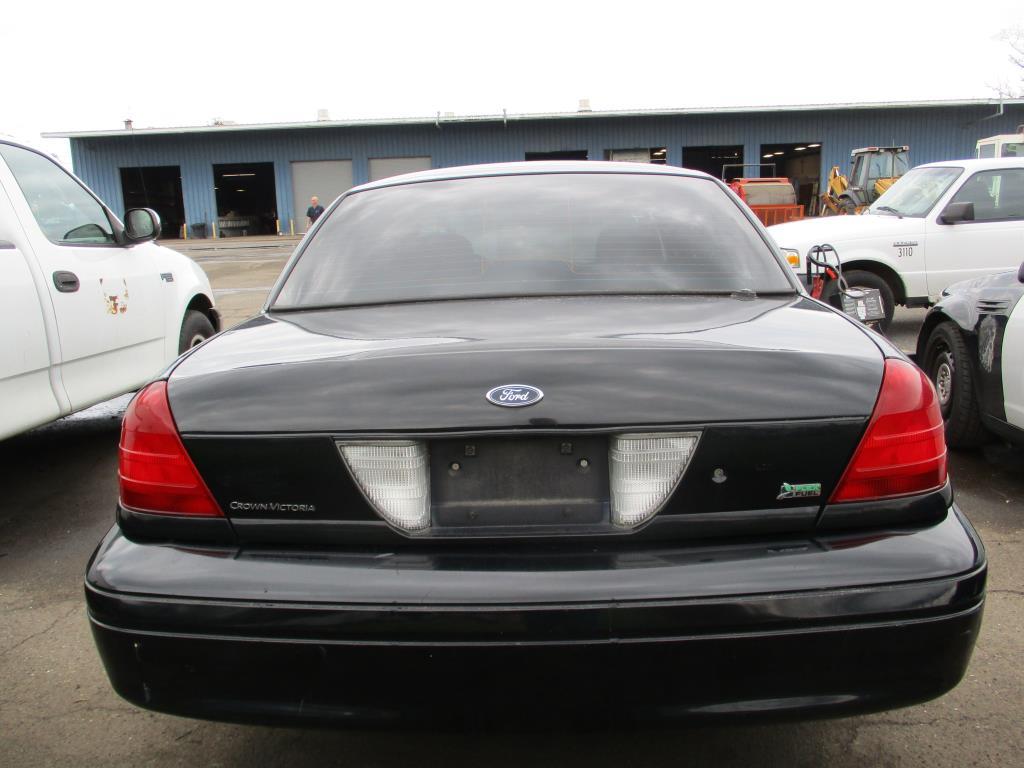 2009 Ford Crown Victoria 4 DR Sedan.