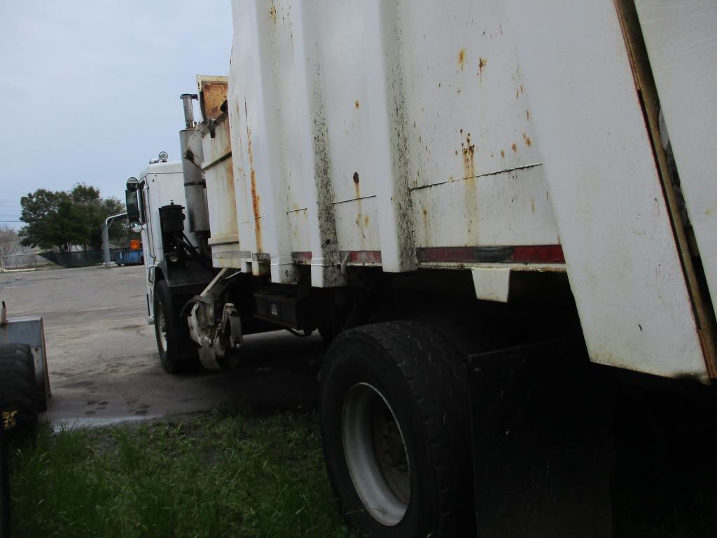 1994 Peterbilt 320 Side Loader Garbage Truck.