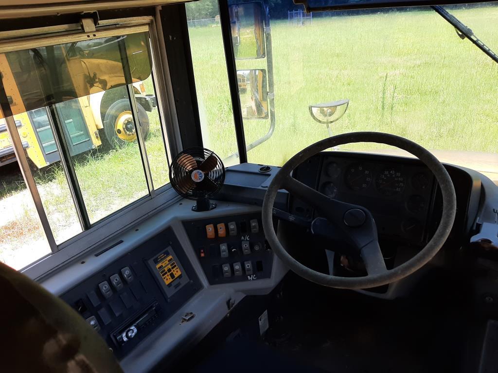 2001 Thomas Freightliner XC-S School Bus