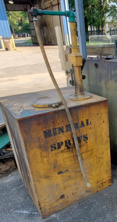 Metal 103 Gal Storage Tank with Hand Crank.