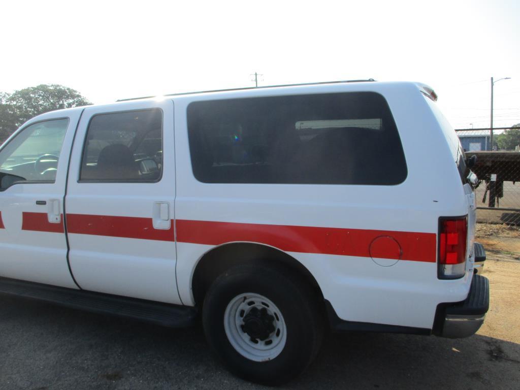 2001 Ford Excursion XLT 4 Door SUV.