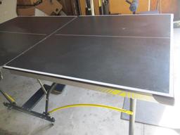 Stiga T8690 Folding Ping Pong Table