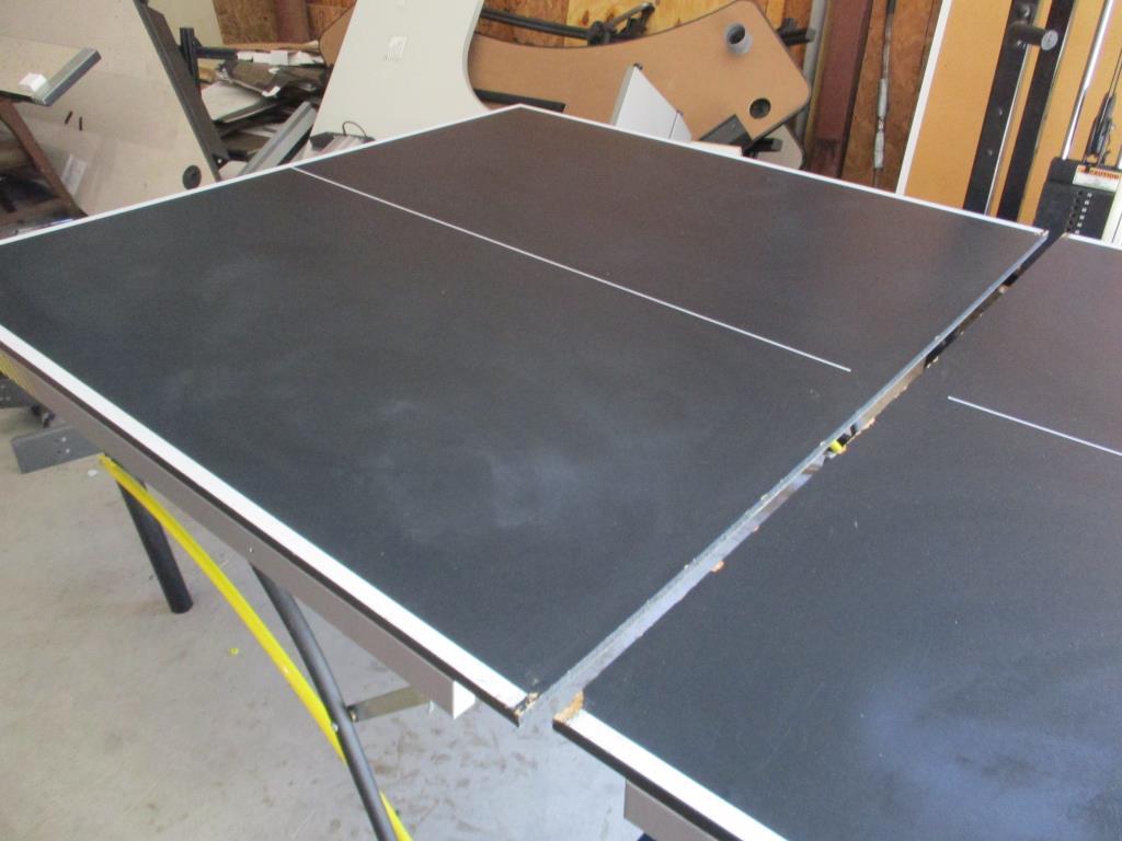 Stiga T8690 Folding Ping Pong Table