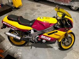 1992 Yamaha FZR 600 Factory Race Replica