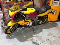 1992 Yamaha FZR 600 Factory Race Replica