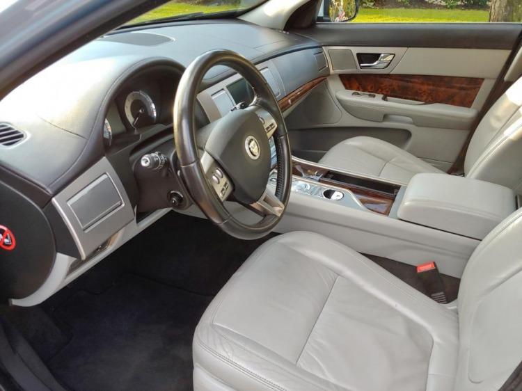 2011 Jaguar XF Luxury Sedan