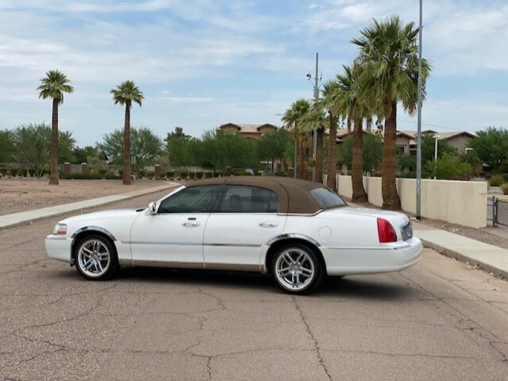 2003 Lincoln Town Car