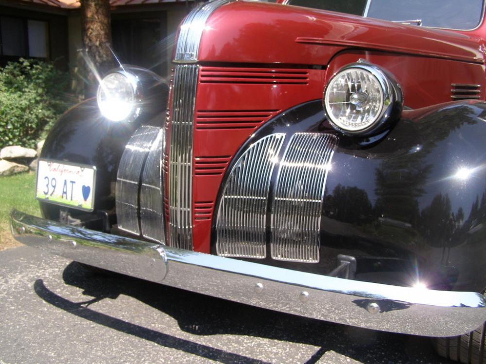 1939 Ponitac 2 Door Sedan