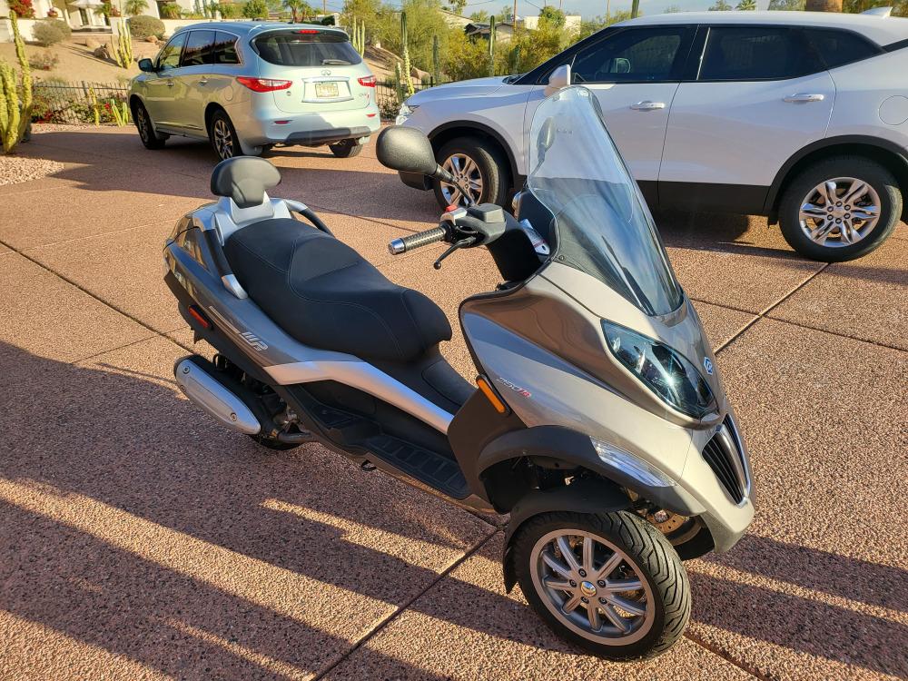 2009 Piaggio MP3 250ie motor scooter