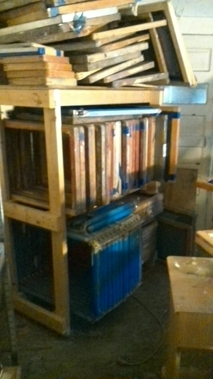 Wood shelf with screens