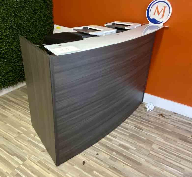 6' Reception Desk                                                       R1