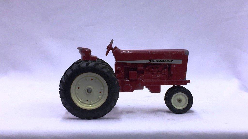 Ertl IH International Harvester NF 1/16 Scale