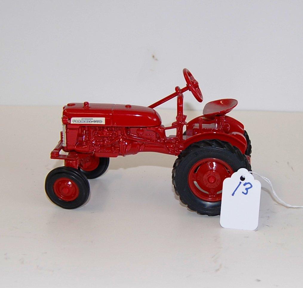 ERTL MCCORMICK FARMALL CUB 1/16