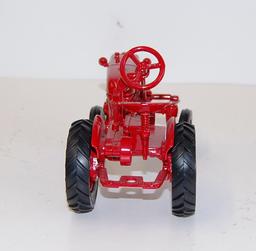 ERTL MCCORMICK FARMALL CUB 1/16