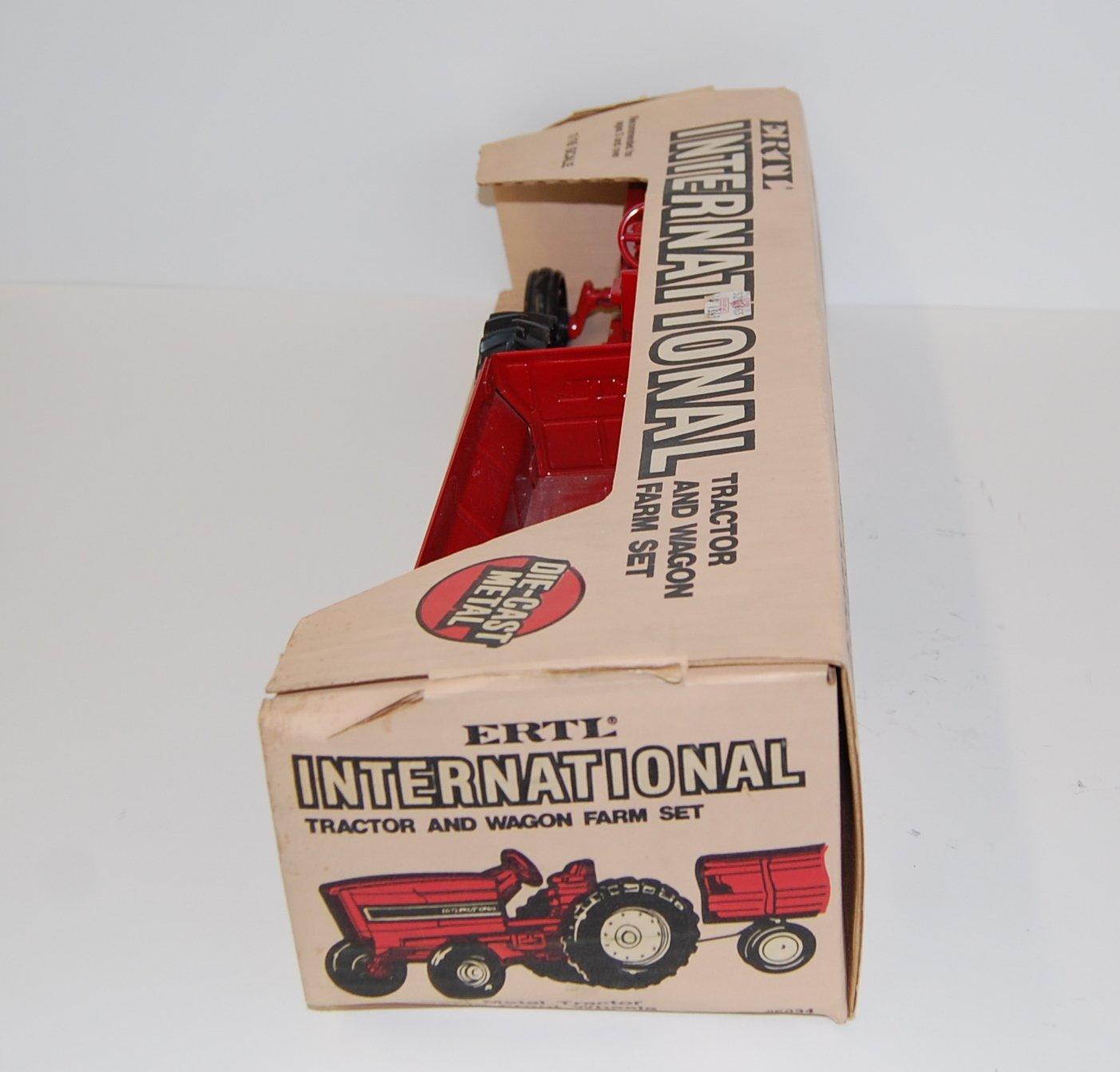 ERTL INTERNATIONAL TRACTOR & WAGON SET 1/16