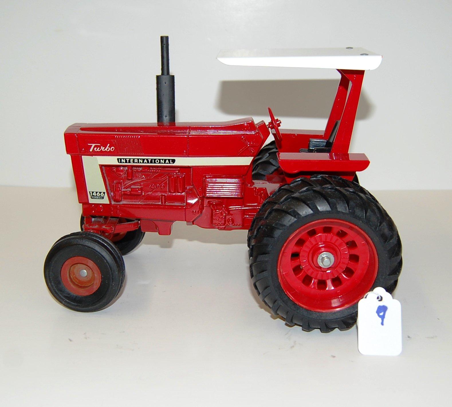 ERTL INTERNATIONAL 1466 FARMALL WF 1/16